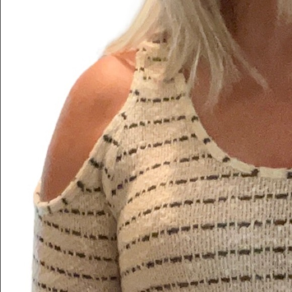 Off white w black stripes cold shoulder top, small - Picture 3 of 7